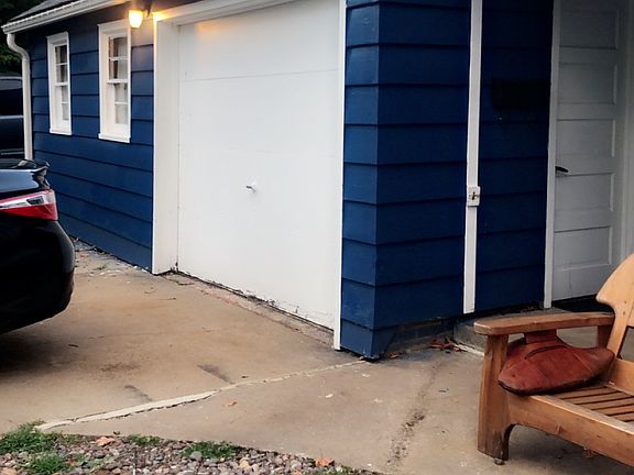 5th image of 915 Norton St