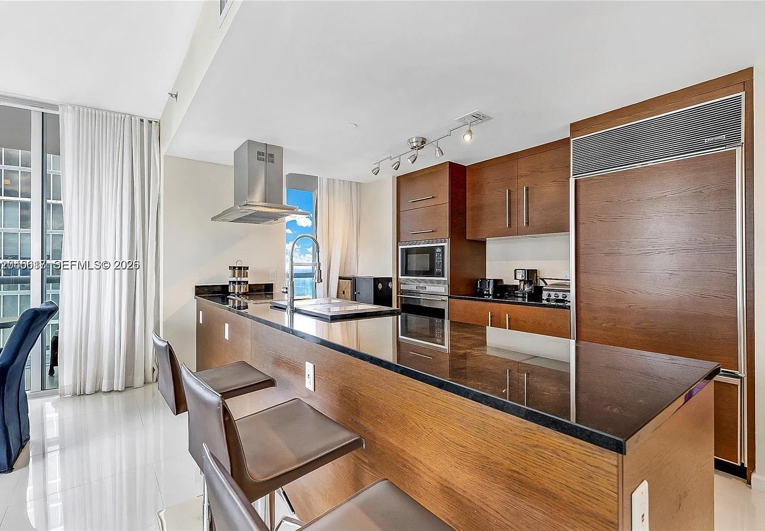 Icon Brickell Condo No 3 — Photo 3