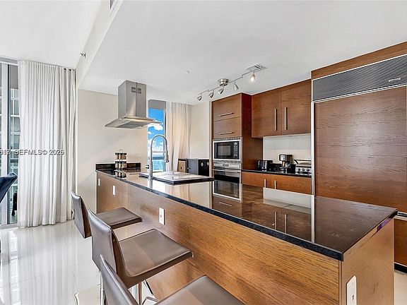 3rd image of 485 Brickell Ave APT 3602