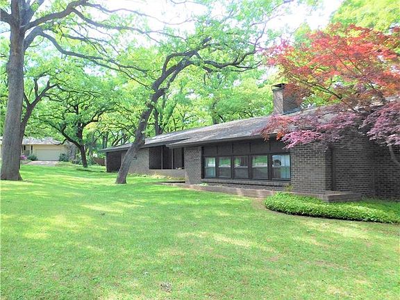 2nd image of 1011 Sherwood Dr