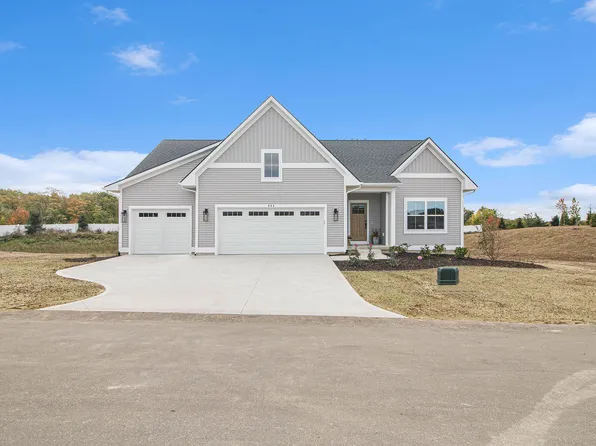 604 Sun Vale Ln #2, Grandville, MI 49418