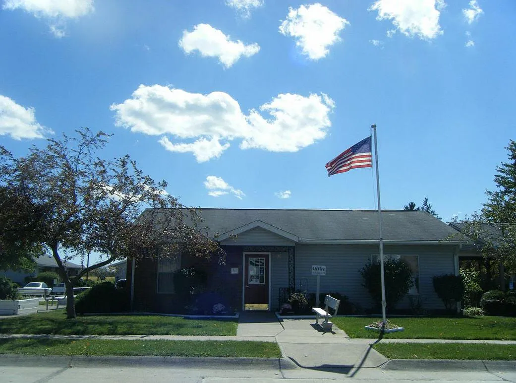 Crawford Manor Apartments — Photo 2