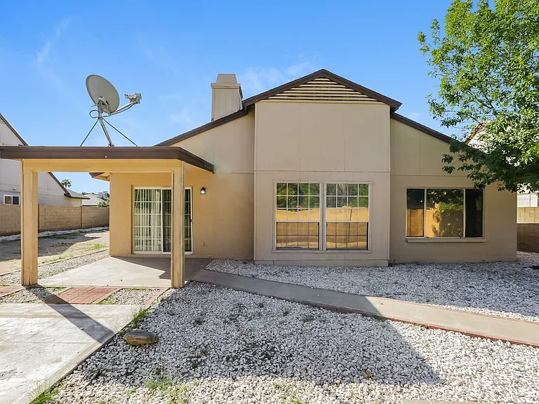 2732 W Gila Ln — Photo 16
