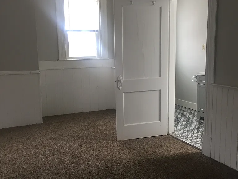 211 Sterling St — Photo 10