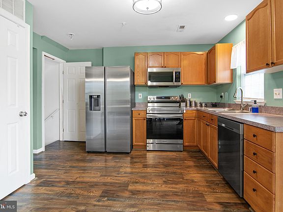 3rd image of 110 Stull Ct