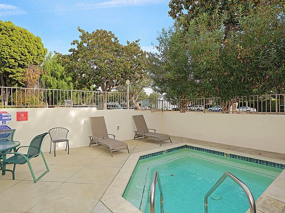 4th image of 511 San Vicente Blvd Unit 305