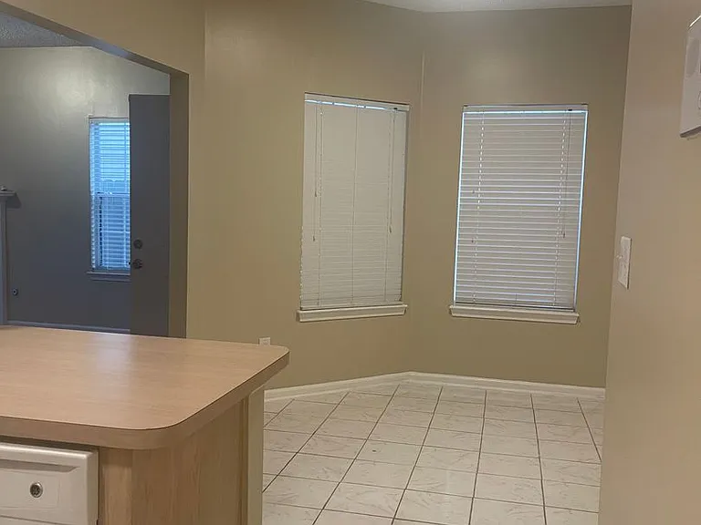 820 E Willow Point Pl — Photo 33