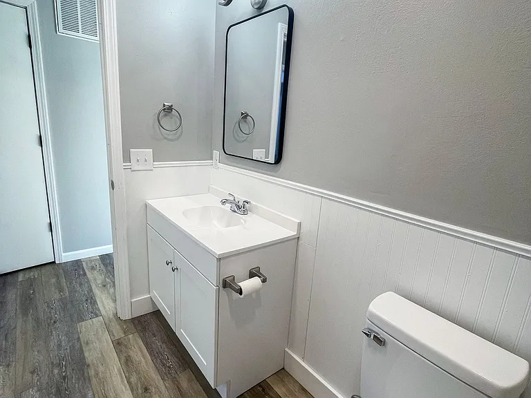 Clinic Court Apartments — Photo 30