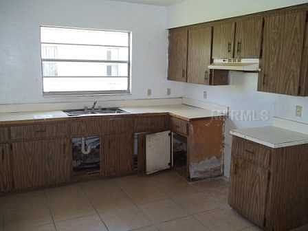 4th image of 2754 Santana Ave