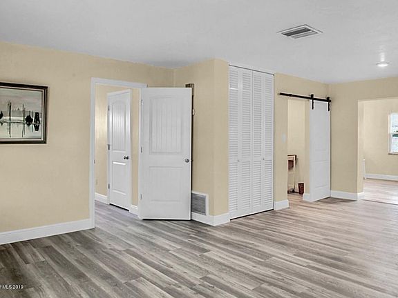3rd image of 236 Micanopy Ct