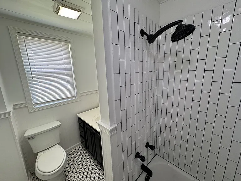 210 N Richland St — Photo 18