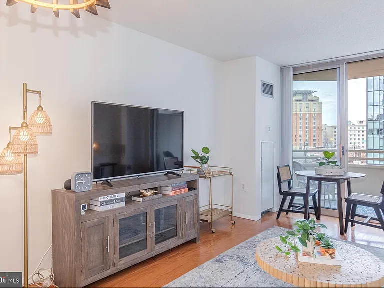 4801 Fairmont Ave #411 — Photo 6