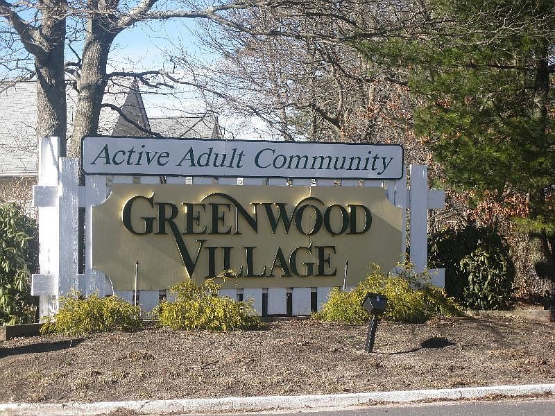 1st image of 150 Village Cir W