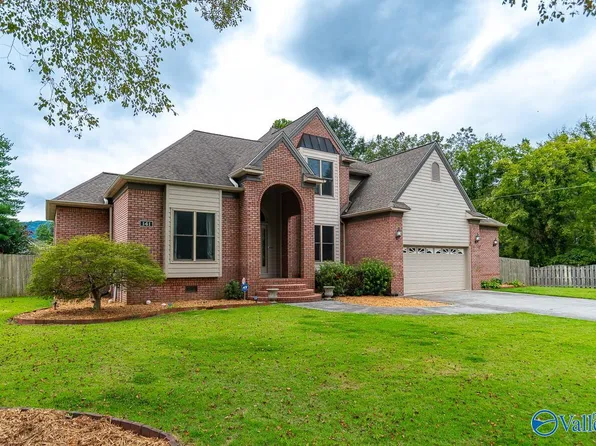 141 Cheval Blvd SE, Brownsboro, AL 35741