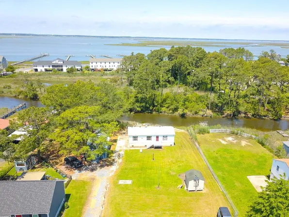 3111 Ridge Rd, Chincoteague Island, VA 23336