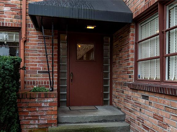 3rd image of 314 N G St APT D1