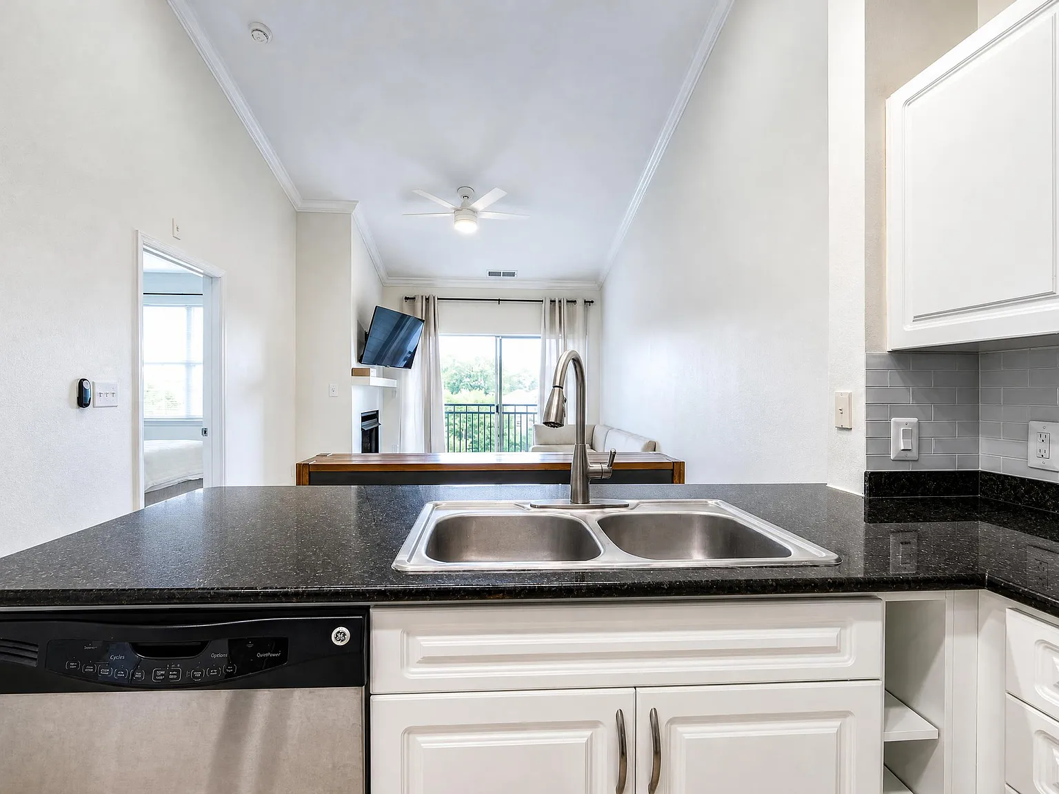 1 bed, 664 sqft, $1,925 — Photo 4