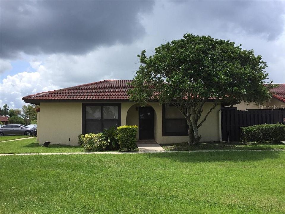 1st image of 529 Hunter Cir