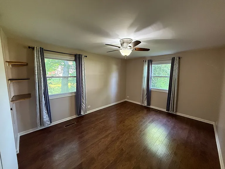 801 E Washington Center Rd — Photo 15
