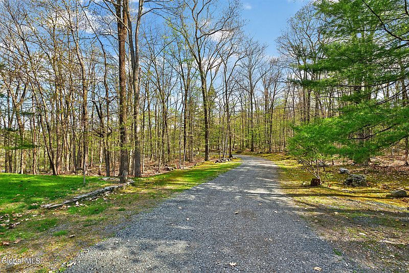 4th image of 375 Momrow Road