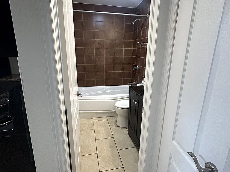 13 Fisher St #B — Photo 14