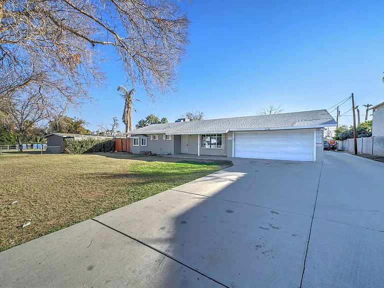 2133 W Morten Ave — Photo 3