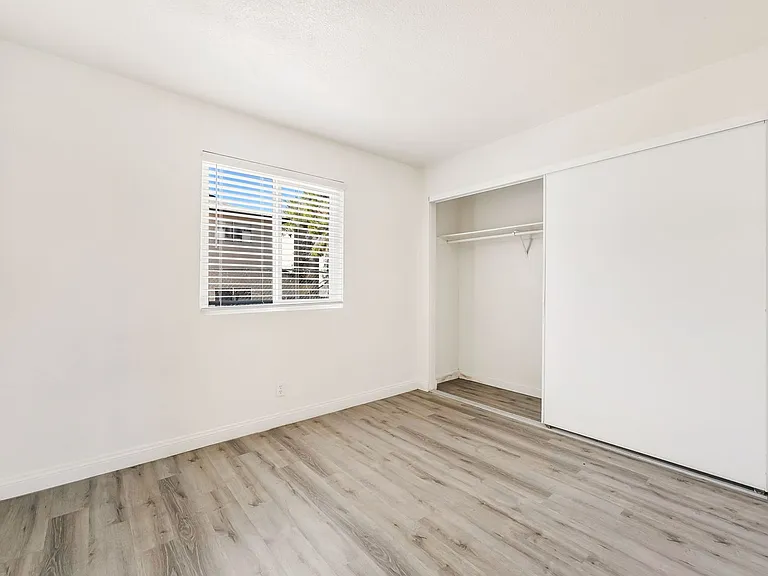 5303 Del Gado Dr — Photo 14