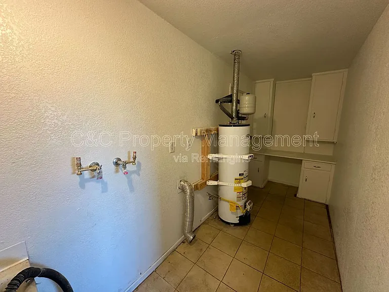 6682 Suzanne Ln — Photo 10