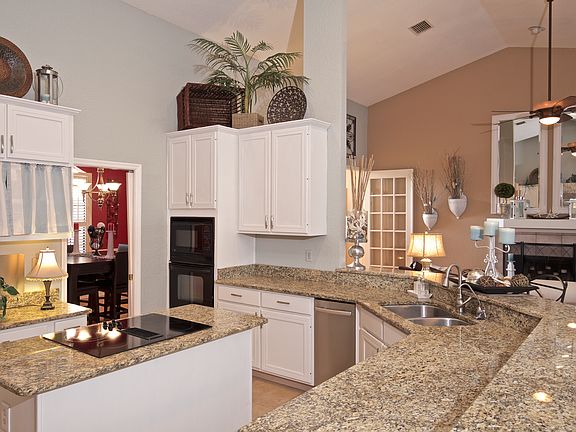 5th image of 475 Longmeadow Ln