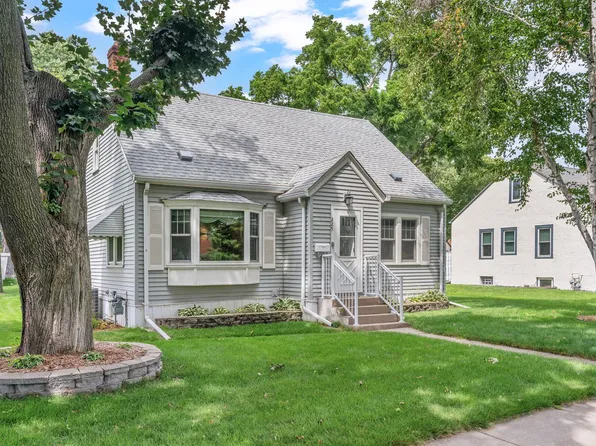 225 4th Ave NE, Osseo, MN 55369