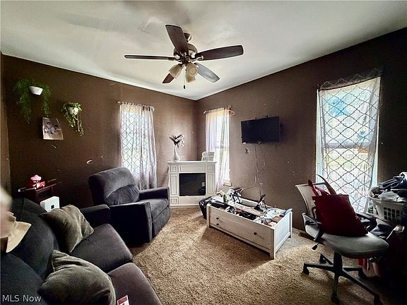 5th image of 202 Middle St
