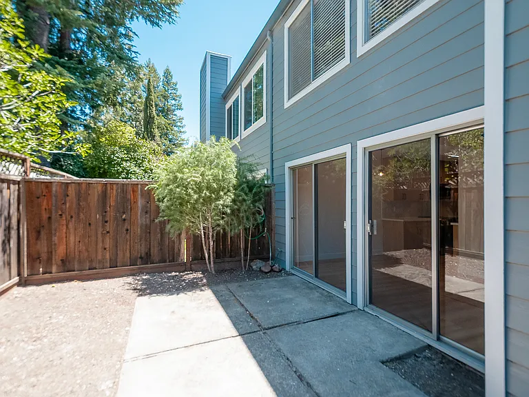 235 Ashley Cir — Photo 24