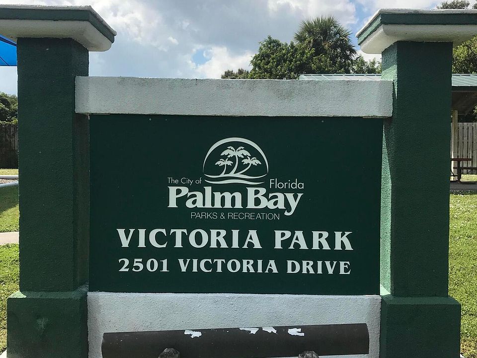2nd image of 2502 Victoria Dr NE
