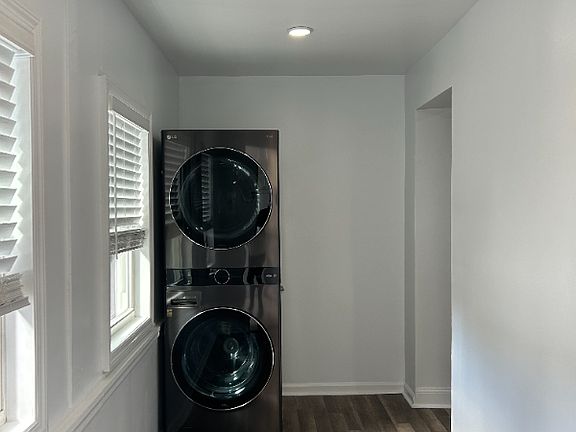 4th image of 119 Columbus Pl
