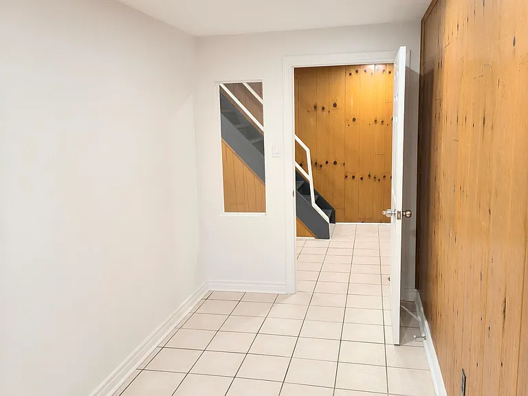 100 Kingslake Rd — Photo 11
