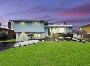 6 Evers St, Hicksville, NY 11801