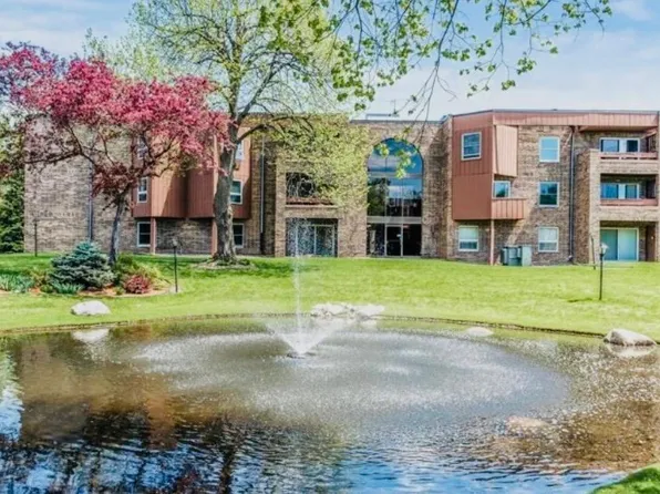 2230 Midland Grove Rd APT 305, Roseville, MN 55113