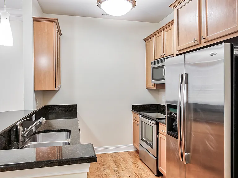 Maxwell Apartments — Photo 28