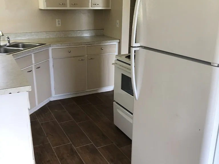 1162 Hampshire Ave — Photo 6