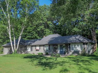 1445 Bunkerhill Dr, Kalamazoo, MI
