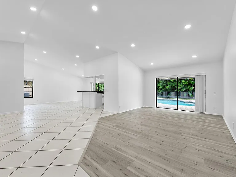 9718 Lancaster Pl — Photo 2