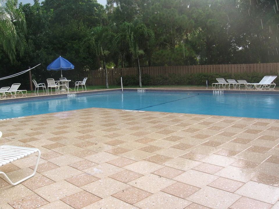 2nd image of 479 Hardwood Pl
