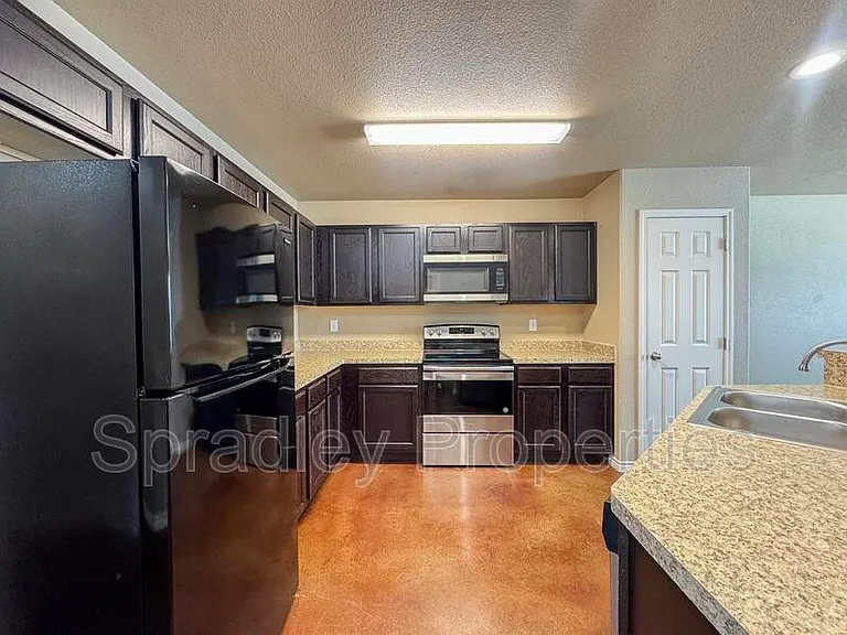 642 Laila Ln — Photo 5