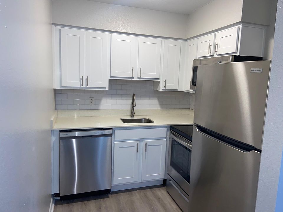 1st image of 3216 W Deleon St #32