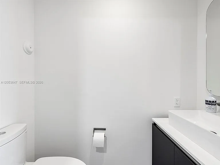 227 NE 2nd St #2706 — Photo 3