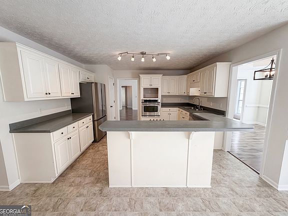 2nd image of 170 Camerons Way