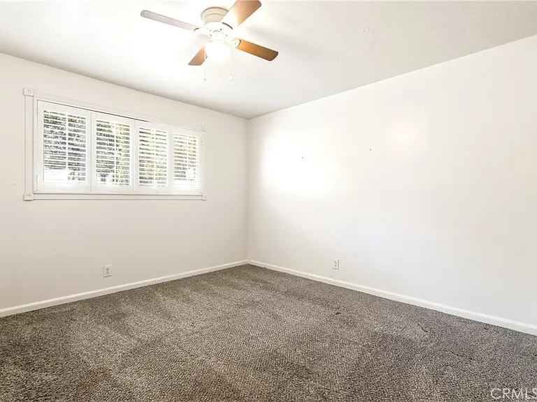 524 E Ghent St — Photo 16