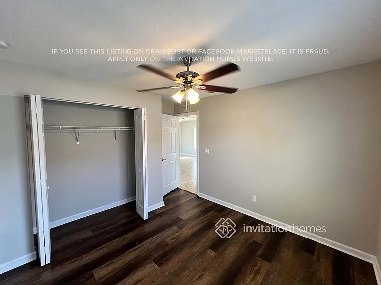 426 NW Airoso Blvd — Photo 10