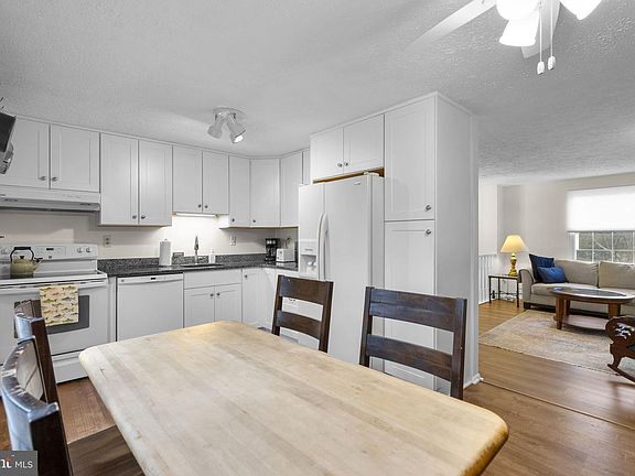 3rd image of 24200 Newbury Rd