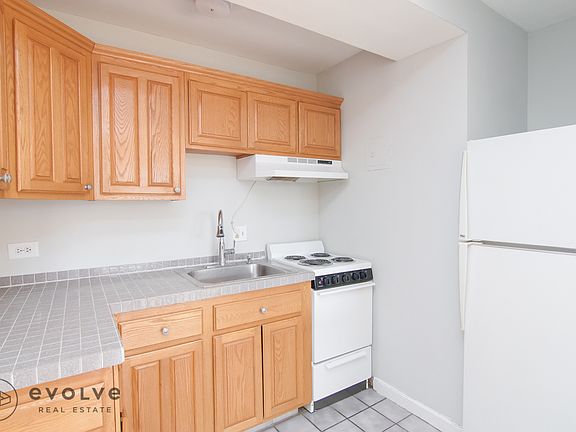 3rd image of 445 W Wellington Ave APT 11C